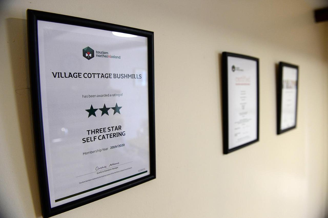 Village Cottage บุชมิลส์ ภายนอก รูปภาพ